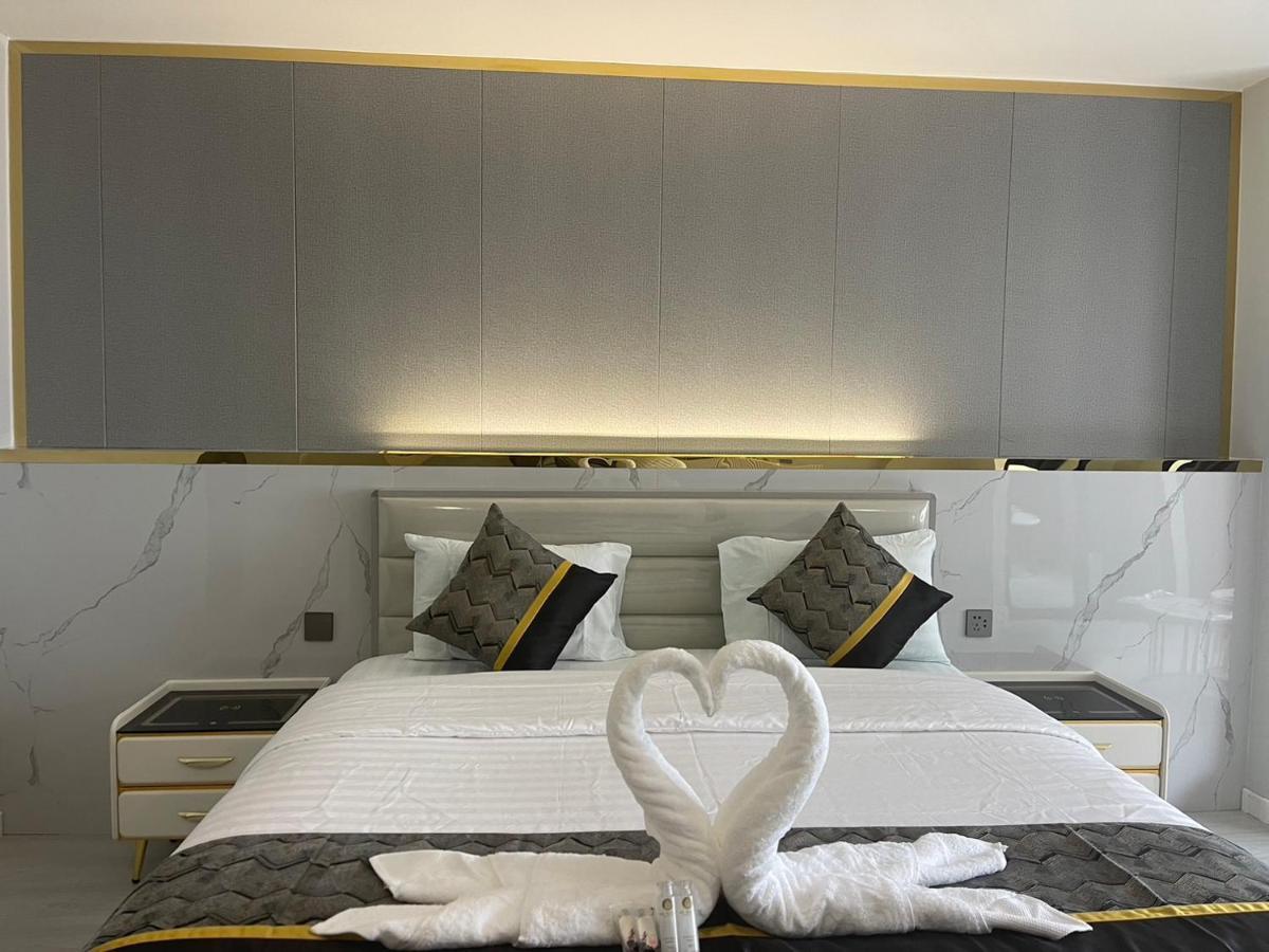 Berich Hotel Tak Exteriör bild